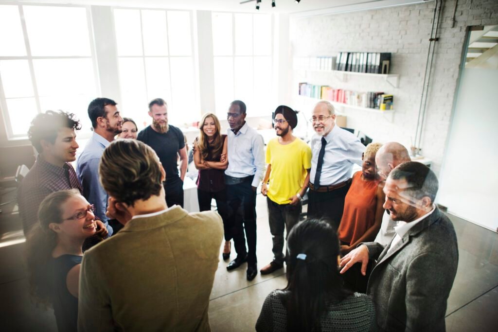 ऑफिस कम्युनिकेशन में सुधार कैसे करें: एक व्यापक मार्गदर्शिका 1 How to Improve Communication Skills At Workplace, ऑफिस कम्युनिकेशन में सुधार कैसे करें